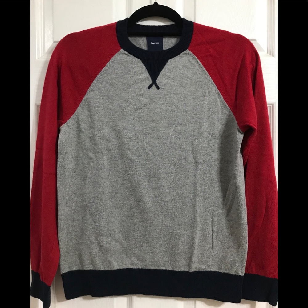Gap sweater